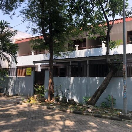 Oyo 90482 Rumah Oma Syariah Kupang  Kültér fotó