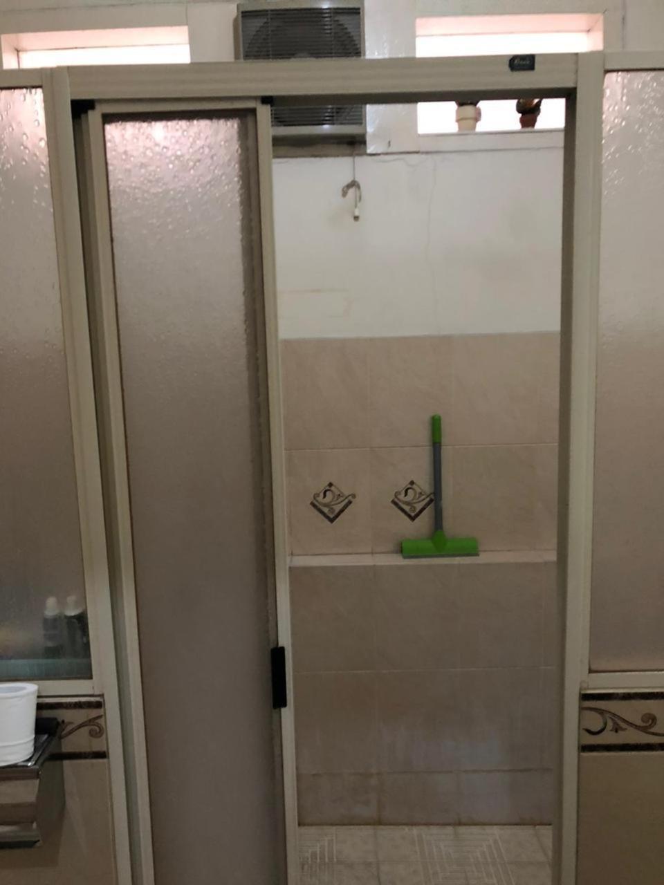 Oyo 90482 Rumah Oma Syariah Kupang  Kültér fotó