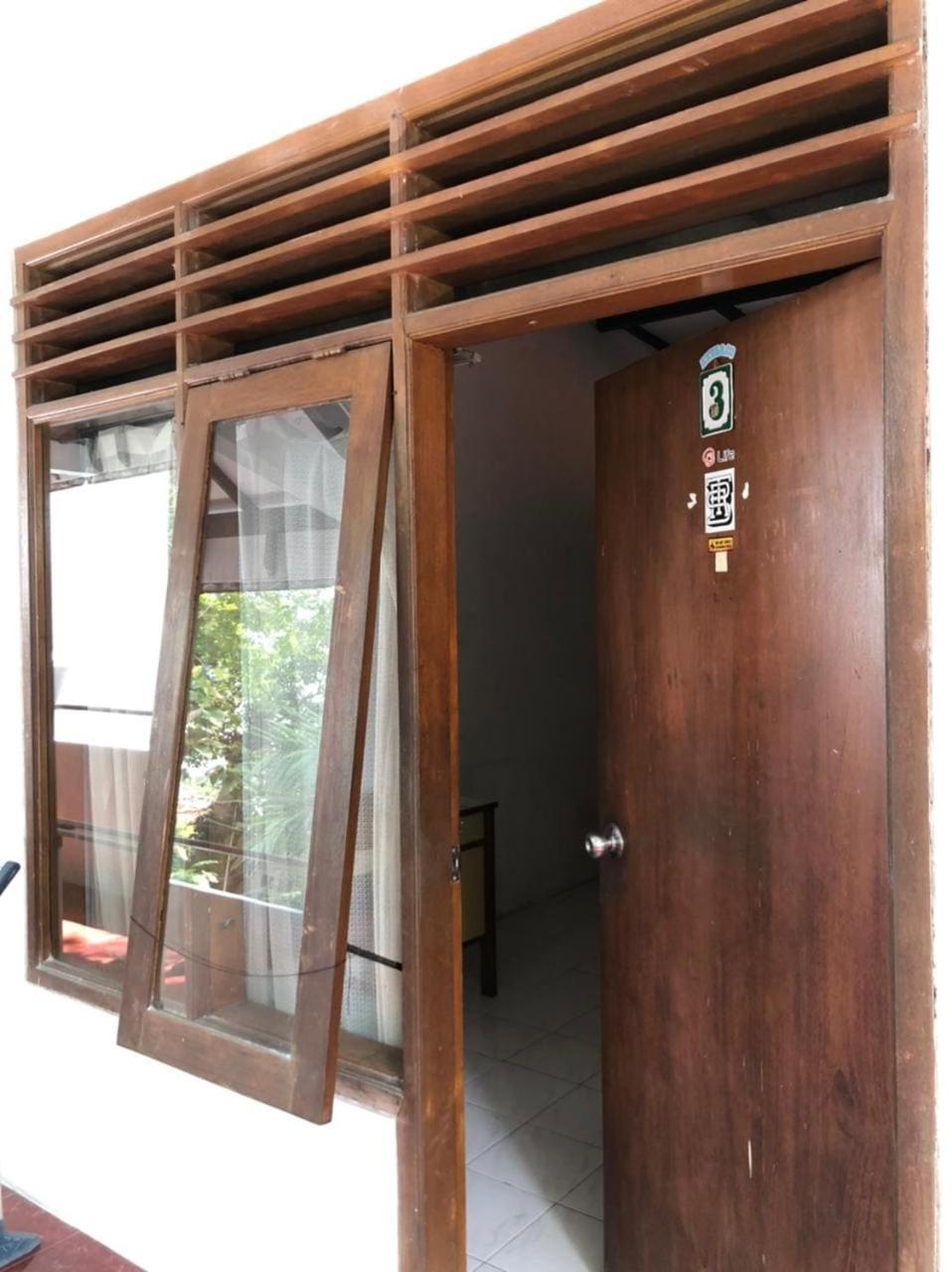 Oyo 90482 Rumah Oma Syariah Kupang  Kültér fotó