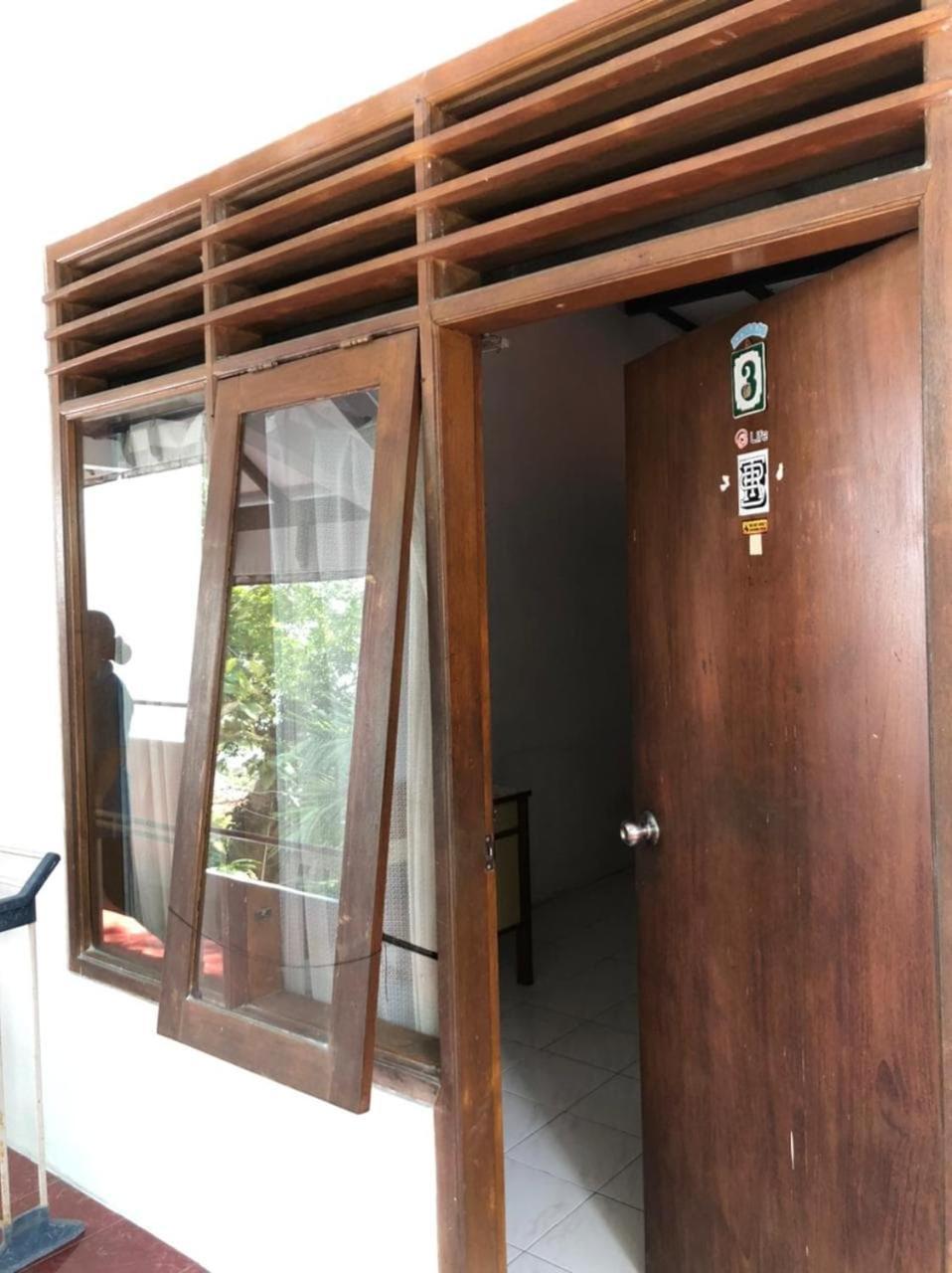 Oyo 90482 Rumah Oma Syariah Kupang  Kültér fotó