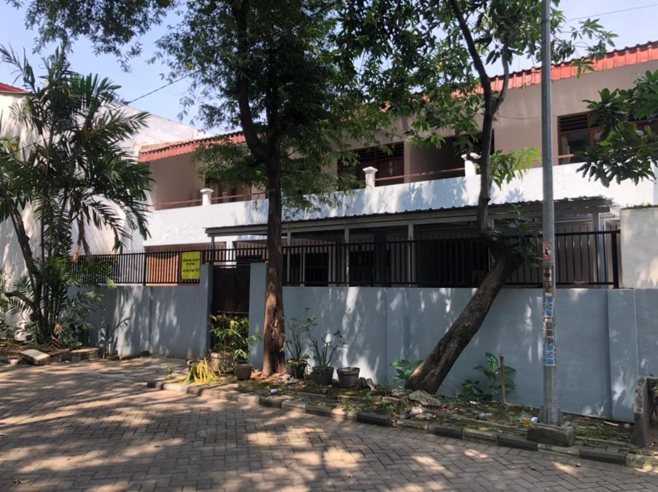 Oyo 90482 Rumah Oma Syariah Kupang  Kültér fotó