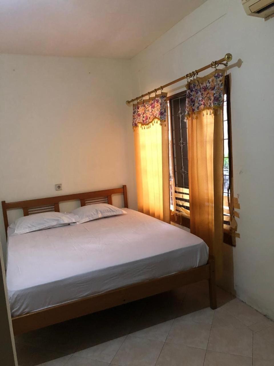 Oyo 90482 Rumah Oma Syariah Kupang  Kültér fotó