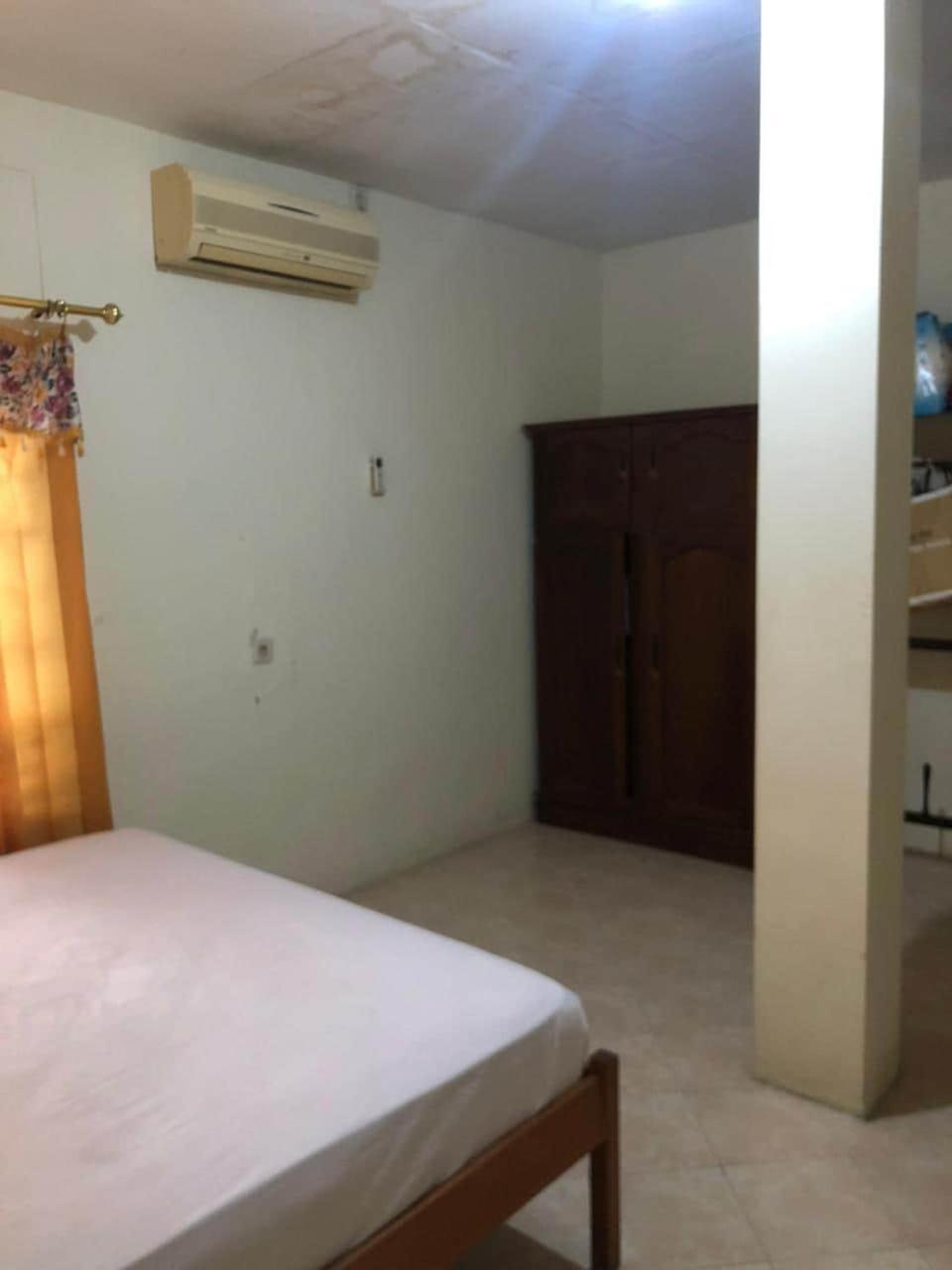 Oyo 90482 Rumah Oma Syariah Kupang  Kültér fotó